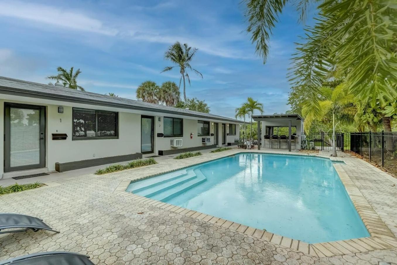 Waterfront Private Patio Pool Appartement