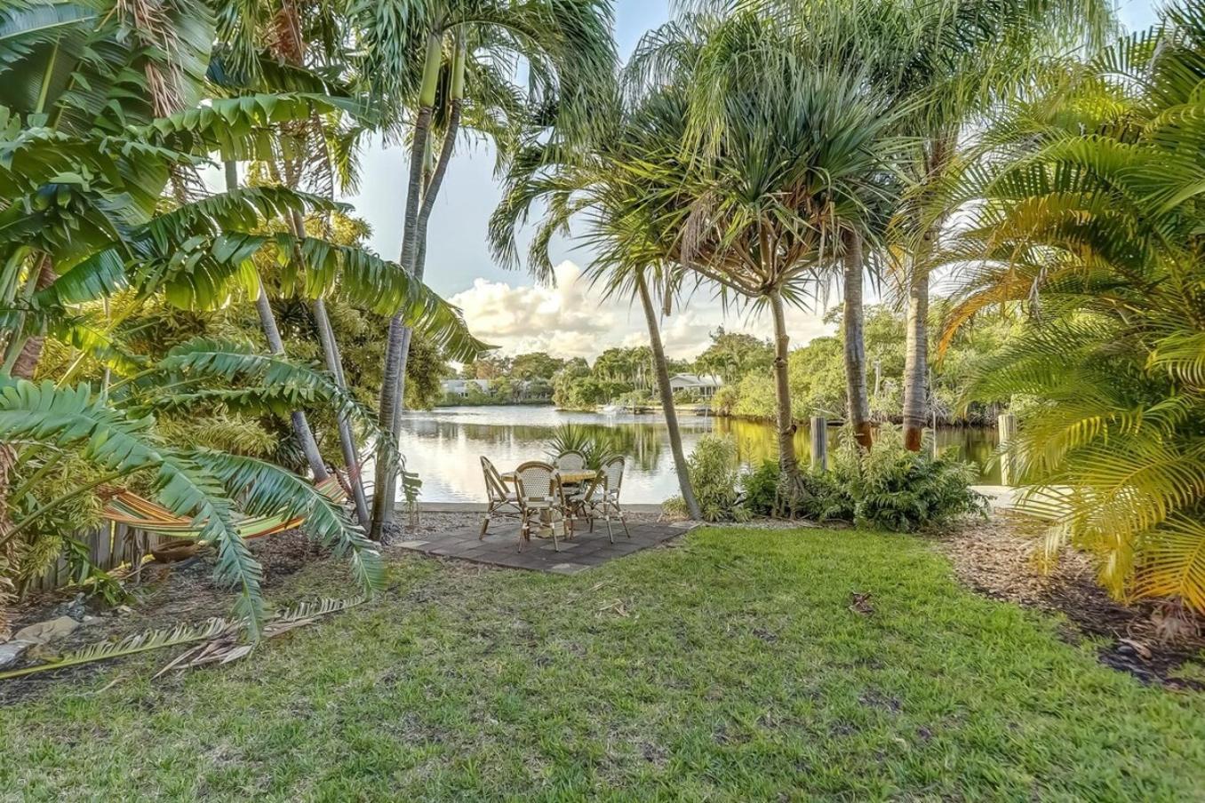 Waterfront Private Patio Pool Appartement