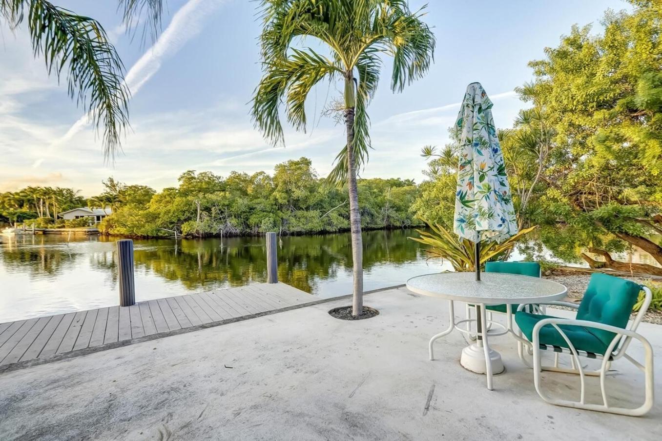 Waterfront Private Patio Pool Appartement