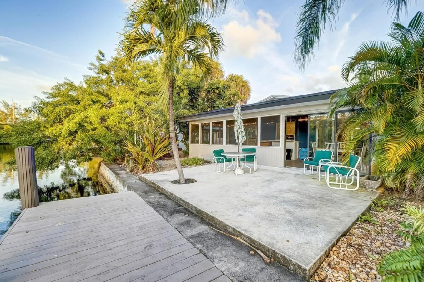 Waterfront Private Patio Pool Appartement